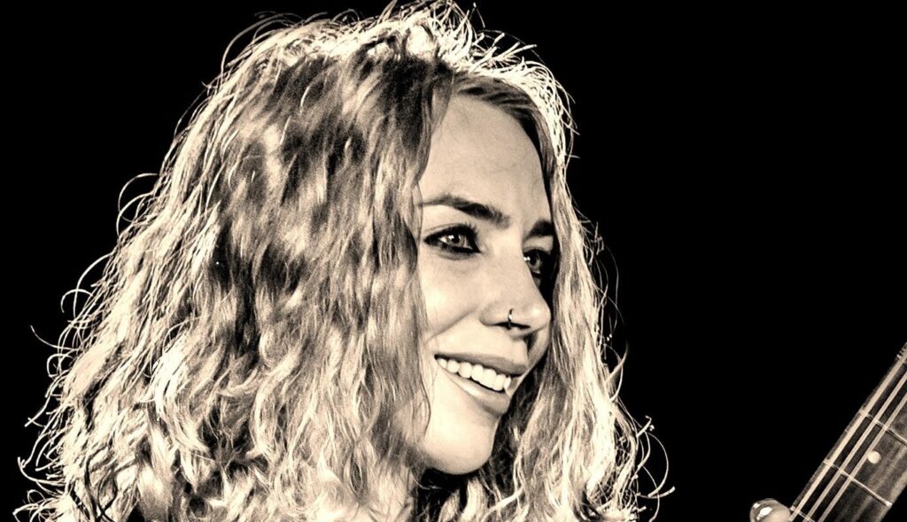 Kroatiens Antwort auf Sheryl Crow ist ist die herausragende Newcomerin Vanja Sky mit ihrer wunderbaren Stimme und virtuosem Gitarrenspiel.